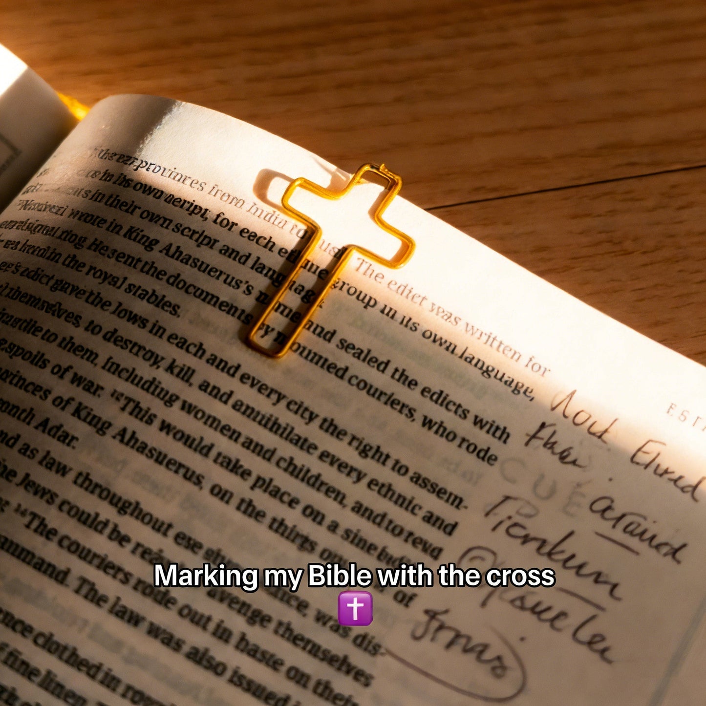 ✝️ Korsformet bokmerke av binders — en blanding av spiritualitet og eleganse, den perfekte følgesvenn for alle lesere📖