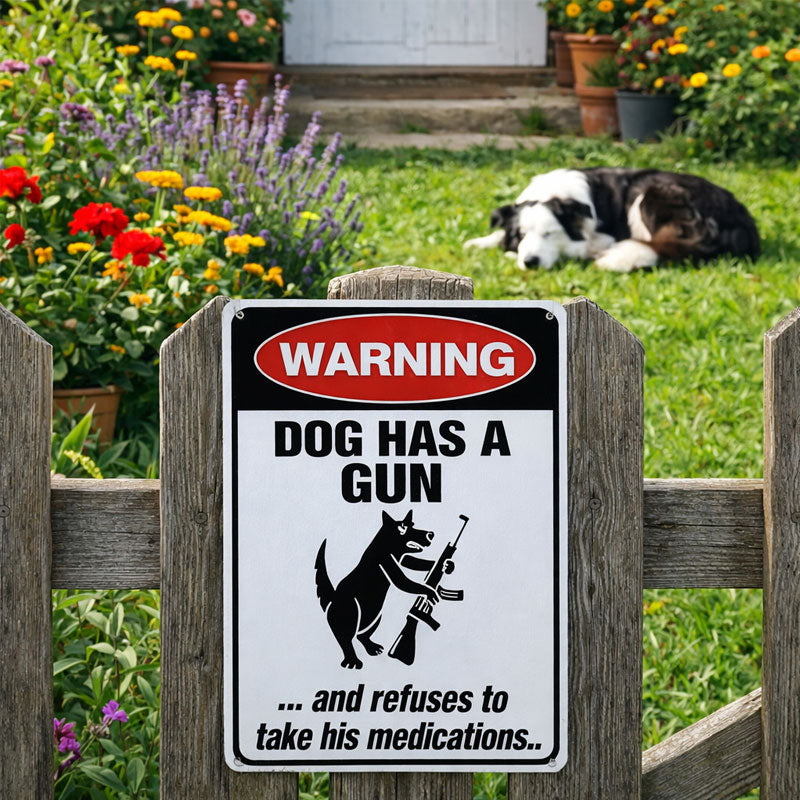 🐕Advarsel: Skilt med en hund og en katt som holder en pistol