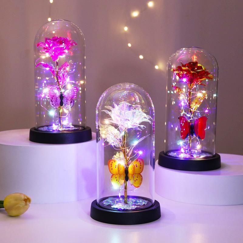 🔥Siste dag 49 % rabatt – 🌹Evig sommerfuglrose i glasskuppel med LED-belysning✨