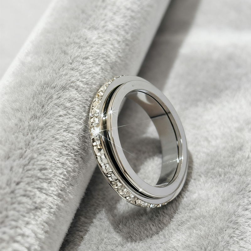 ⏳ Siste dag: 50 % på hele sortimentet!⏰💖Dreiende spinnerring i titanstål med zirkonia